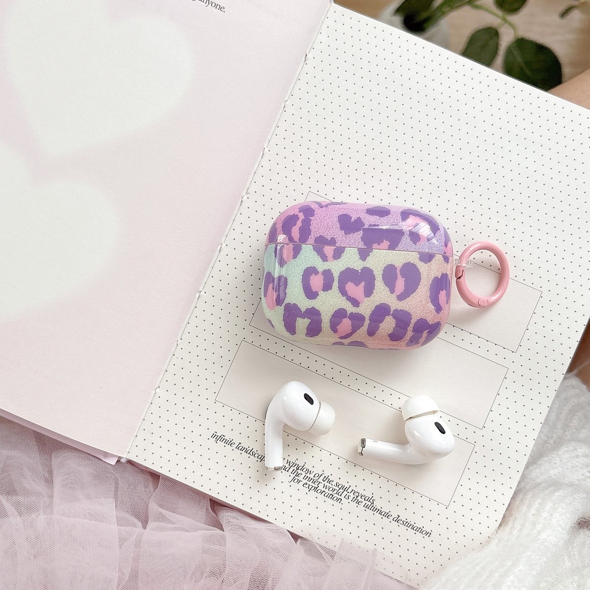 AirPods Pro 本体 ホワイト ヒョウ柄ケース付き AirPods Pro 本体 ホワイト ヒョウ柄ケース付き Amazon | ヒョウ