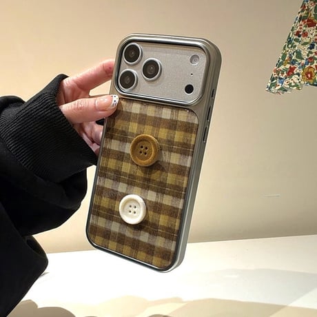 ボタン iPhone17Pro/17ケース チェック柄 iPhoneProMax/16Proケース  ハンドメイド  秋冬ファッション おしゃれ 耐衝撃[M5748]