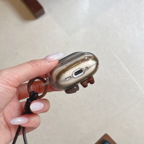 熊ちゃんデコ AirPodsPro3ケース 皮ストラップ コーヒー豆 Airpods4/3ケース  AirpodsPro2/Pro1カバー  茶色 横縞模様 可愛い [M5942]
