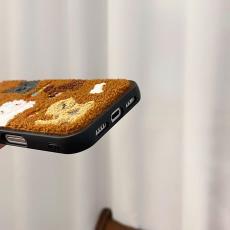 ニット猫ちゃん iPhone16/16proケース 刺繡入り iphone15pro/14/13/12proカバー 秋冬に流行る 可愛い [M4872]