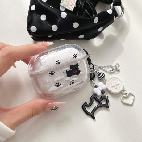 雪で遊ぶ犬ちゃん Airpods4/Pro3ケース 流れ砂入り Airpods 3カバー  AirpodsPro2/1  キーホルダー付 可愛すぎ ギフトにおすすめ [M6072]