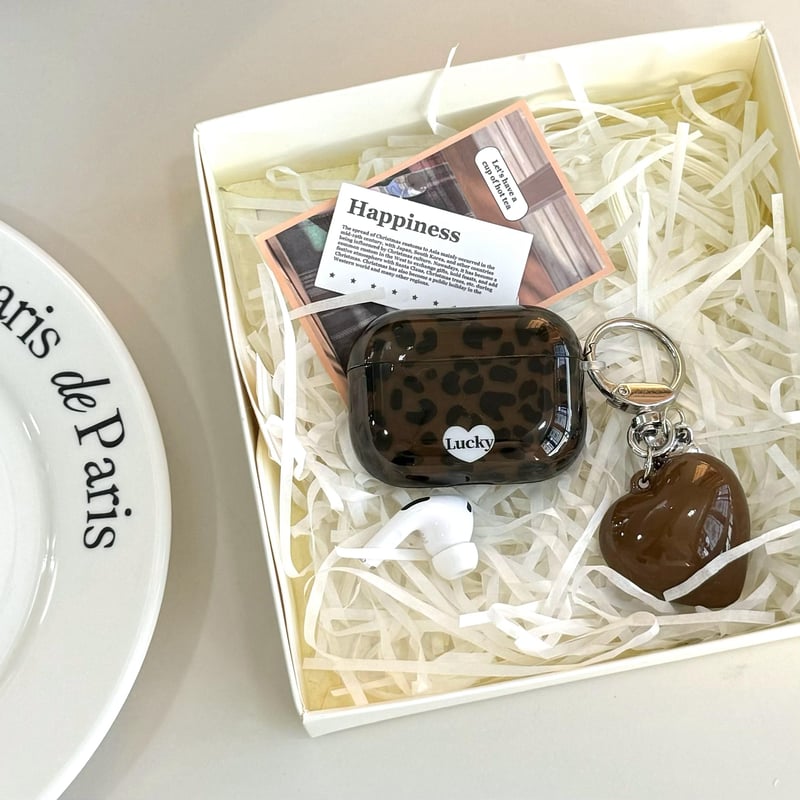 チョコレート色 Airpods 4ケース ヒョウ柄 ハートキーホルダー