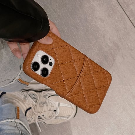 レザーICカード収納 iPhone15/15Proケース キルティング iPhone14Pro/13Proカバー 茶色系 高級感 エレガント ギフトに最適[M3718]