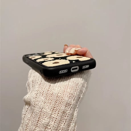 刺繡 花柄 iPhone15/15Proケース 秋冬トレンド iPhone14/13proカバー 高級感 ファッション [M3567]