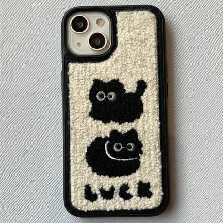 ファー 黒猫ちゃん アイフォン16Pro/15ケース  刺繡入り iphone14/13pro/12/11カバー シック  秋冬トレンド人気 [M3795]