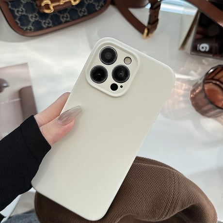 高品質シリコン iPhone15/15proケース 保護力強い iPhone14/13/12proカバー 耐久性あり シンプルコーデ 高級感[M3894]