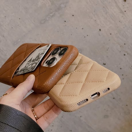 レザーICカード収納 iPhone15/15Proケース キルティング iPhone14Pro/13Proカバー 茶色系 高級感 エレガント ギフトに最適[M3718]