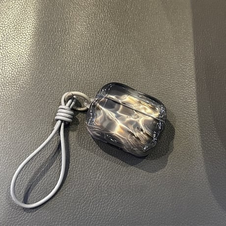 おしゃれ Airpods Pro3ケース 波紋  Airpods4/3ケース 半透明 艶感 AirpodsPro2/Pro1カバー ストラップ付き 暈し染めグレー [M5697]