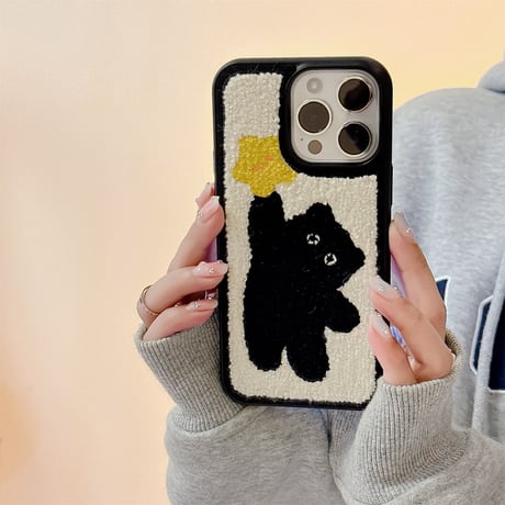 黒猫  iPhone16pro/15ケース  刺繡入り iphone14Pro/13/12/11カバー   可愛い  柔らかい 寒さを防ぐ[M2418]
