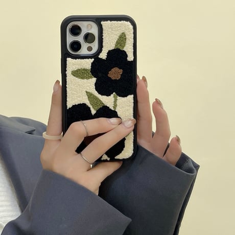 ブラック花柄  iphone13/12proケース  刺繡入り アイフォン11/xsmaxカバー  可愛い  柔らかい 温かい  ガールズに人気  秋冬向けM1236