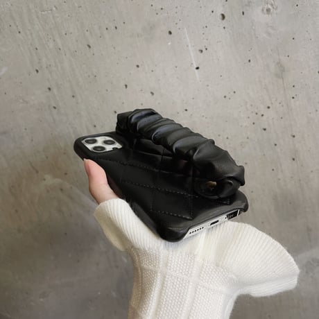 ベルト持ち手付 iphone13/13promaxケース  高品質 iphone12pro/11カバー  可愛い 黒色系 女子力アップ  手さわりいい頑丈M1033