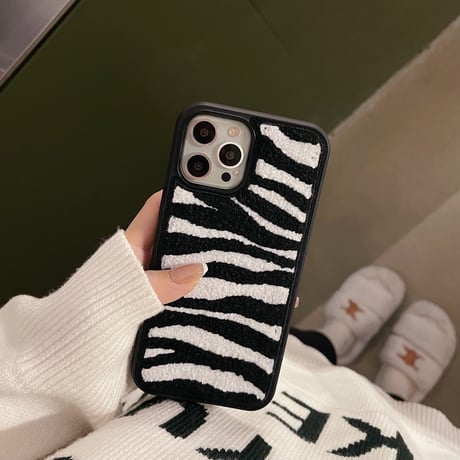 牛柄 ゼブラ柄 iphone16/16proカバー  刺繡 アイフォン15Pro/14/13/12カバー  お揃い ファッション  温かい 秋冬グッズM1302