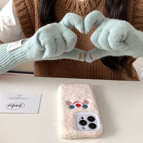 ファー 笑顔 iphone15/15Proケース  刺繡入り iPhone14/13/12Proカバー  かわいい 秋冬人気アイテム 手さわりいい[M3590]