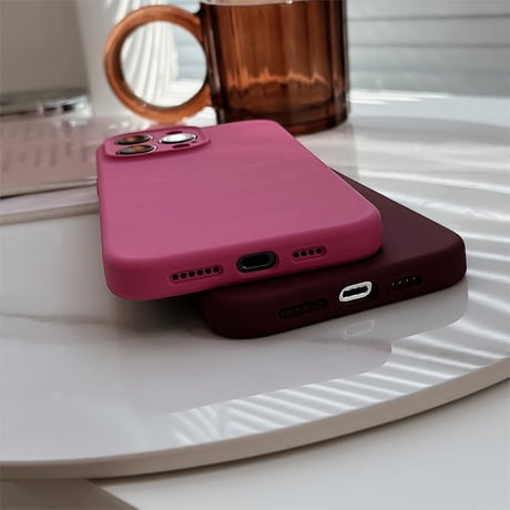 高品質シリコン iPhone15/15proケース 保護力強い iPhone14/13/12proカバー 耐久性あり シンプルコーデ 高級感[M3894]