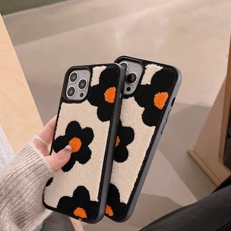 秋冬人気  iPhone16/15Proケース 刺繡 花柄 iPhone14/13pro/12カバー 高級感 女子に人気 ギフトも最適 [M3568]