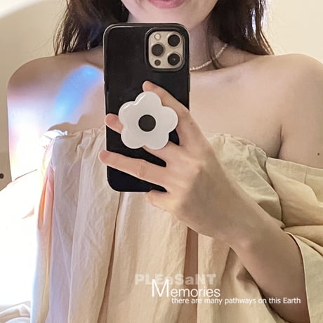 白色の花スマホグリップ付  iphone13/12proケース   黒色iphoneSE2/XS/11カバー 卓上スタンド機能付  可愛い 便利  M783