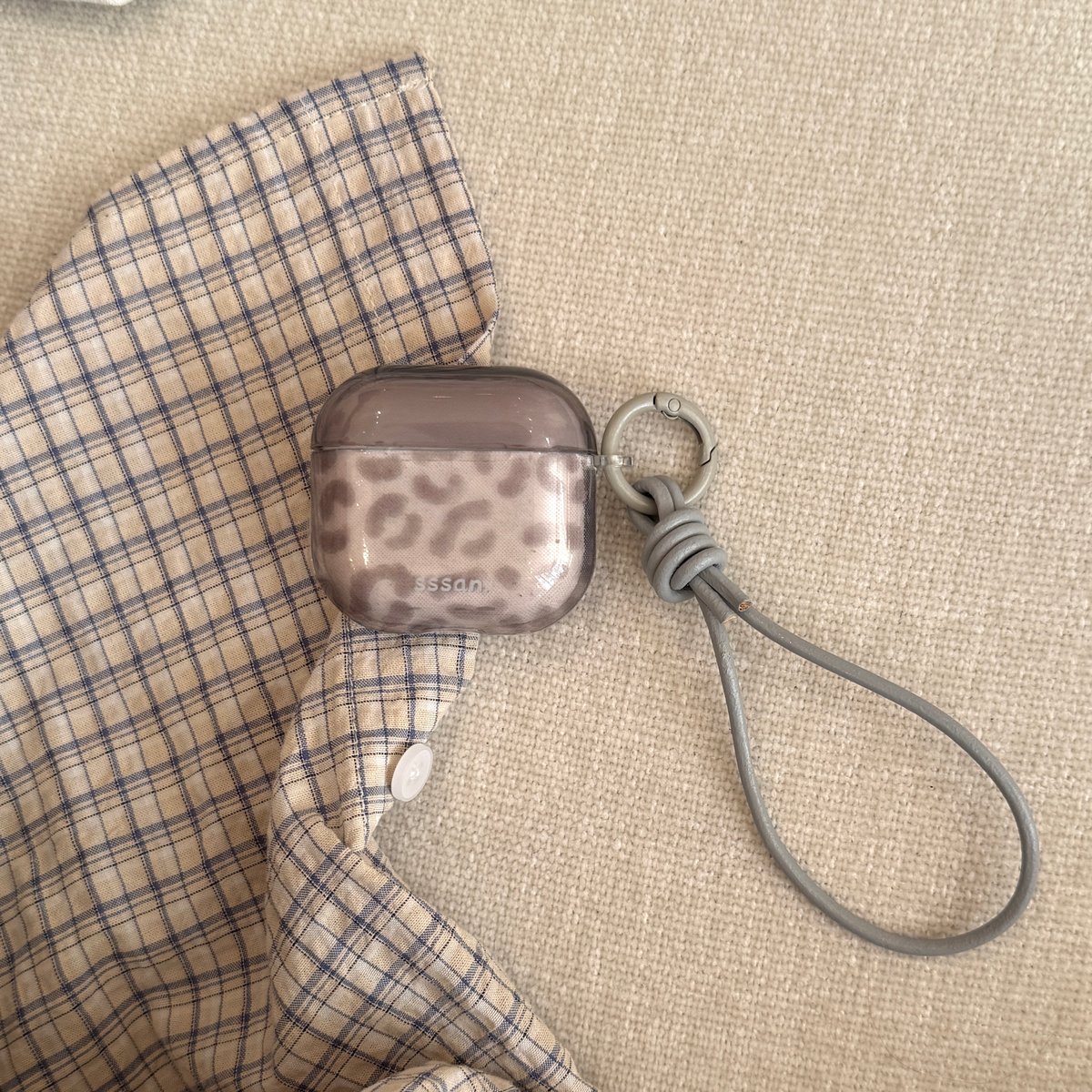 ヒョウ柄 Airpods 4ケース レザーストラップ付 Airpodspro2/pro