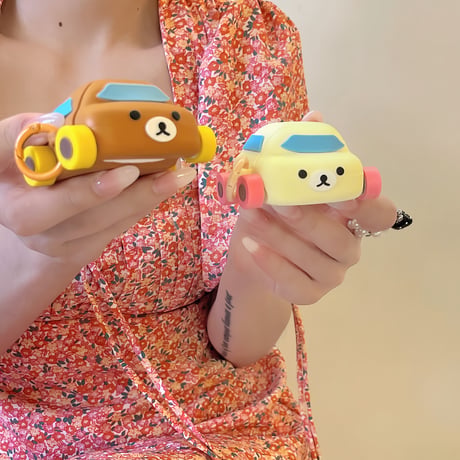 ギフトにおすすめ Airpods4ケース 熊ちゃん 車デザイン Airpodspro2カバー Airpods3/2 タイヤあり リング付 可愛い[M5544]