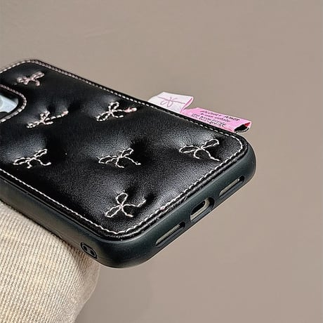 刺繡リボン iPhone16/16Proケース レザー パールストラップ アイフォン15プロ/14/13proカバー 可愛い トレンドファッション [M4996]