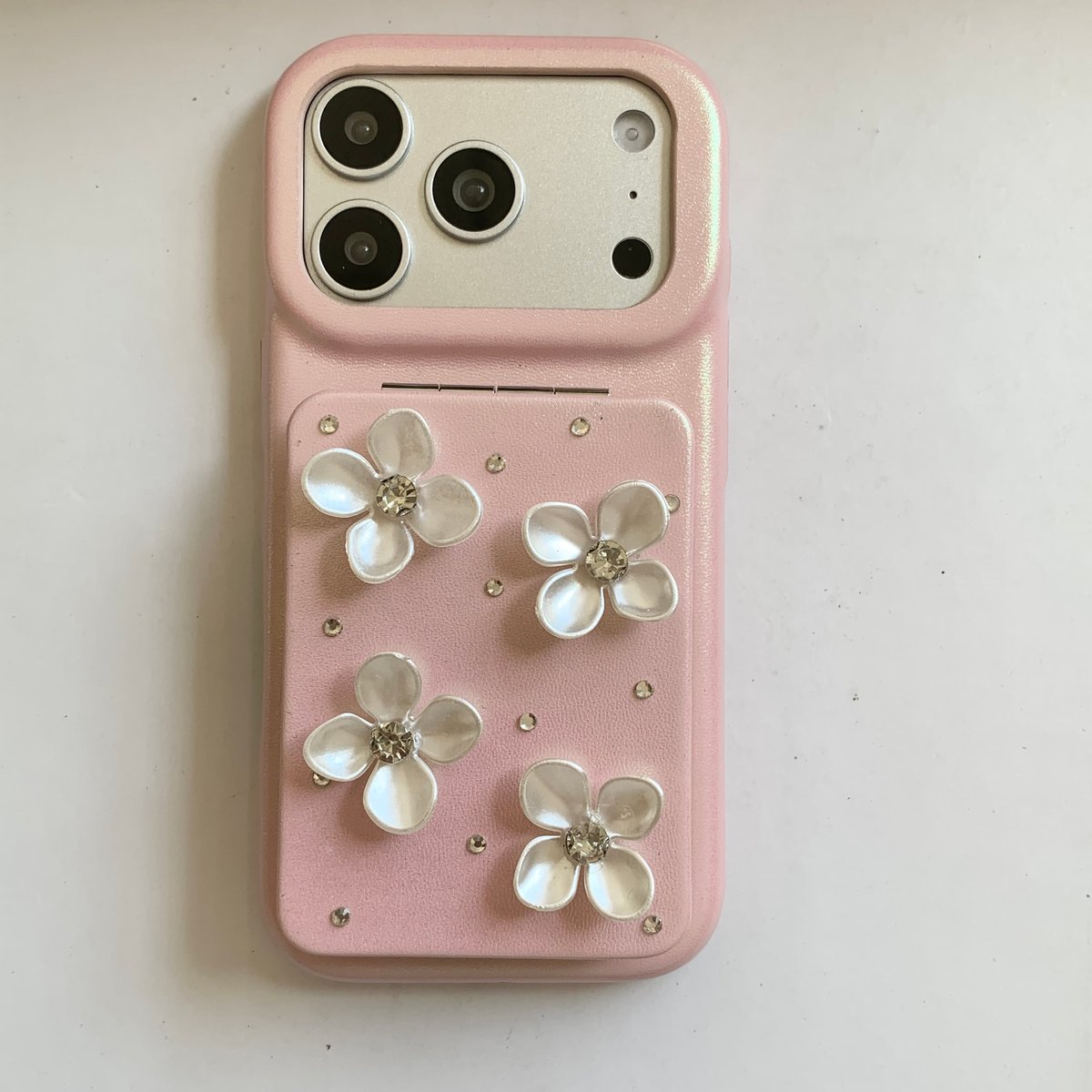 スタンド付ミラー iPhone17/17Proケース リボン/花デコ レザー iPhone17