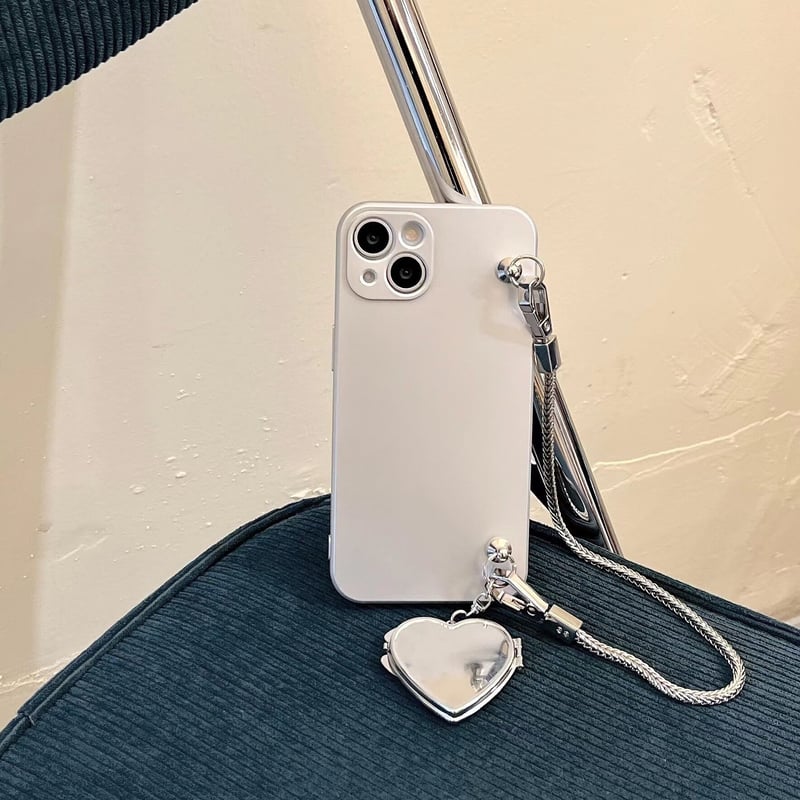 ハート型ミラーチェーン付 iphone14/13ケース シルバーカラー ハート型ミラーチェーン付 iphone14/13ケース シルバーカラー