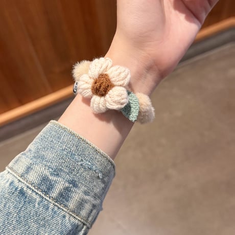 ふわふわ ニット花 Apple watchバンド 暖かい アップルウォッチベルト Ultra3 series11 10 98 7 6 SE3 SE2  秋冬ファッション[M5770]
