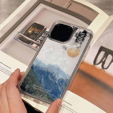 雪山 iPhone14/13proケース 動く液体雪入り  iphone13/12/11カバー  可愛い ストレス解消 頑丈 プレゼントに最適 [M2934]