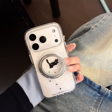 雪で遊ぶ猫と犬 iPhone17Pro/17ケース 360度回転MagSafeリング iPhone17ProMax/16Pro/15ケース 丈夫 スタンド付[M6003]