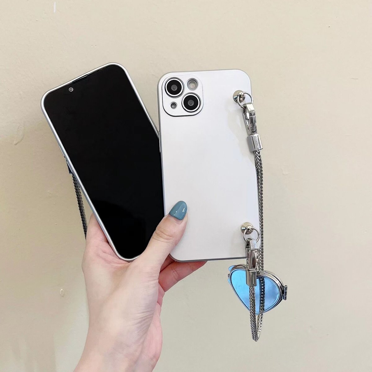 ハート型ミラーチェーン付 iphone14/13ケース シルバーカラー ハート型ミラーチェーン付 iphone14/13ケース シルバーカラー