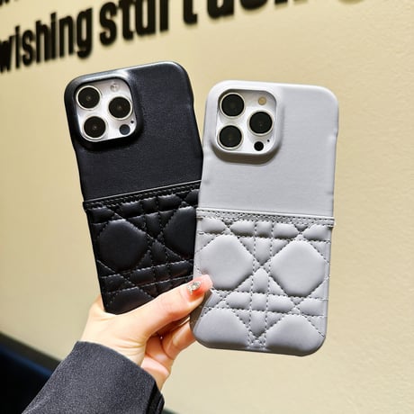 キルティングエンボス iPhone15/15proケース カード収納  iphone14/13/12proカバー レザー 高級感 セレブ愛用[M3591]