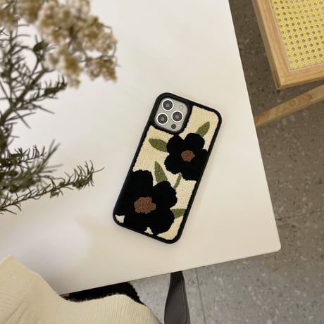 ブラック花柄  iphone13/12proケース  刺繡入り アイフォン11/xsmaxカバー  可愛い  柔らかい 温かい  ガールズに人気  秋冬向けM1236