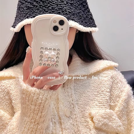 真珠/ジュエリーグリップ  iphone15/15Proケース うねうね キラキラ iphone14/13Pro/12カバー ホワイト トレンド感 ギフトにおすすめ[M3747]