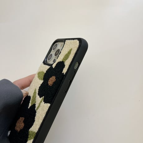 ブラック花柄  iphone13/12proケース  刺繡入り アイフォン11/xsmaxカバー  可愛い  柔らかい 温かい  ガールズに人気  秋冬向けM1236