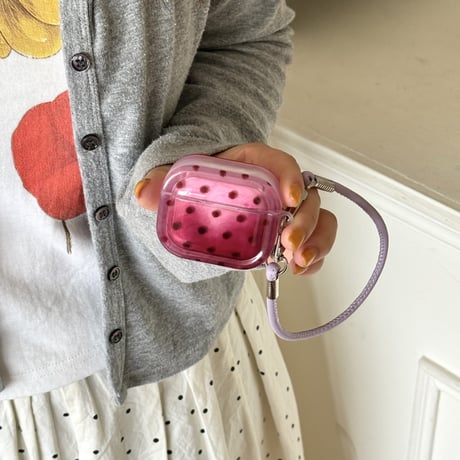 グラデーション Airpods4ケース ラズベリー色 水玉模様 AirpodsPro2ケース airpods3/2カバー  レザーストラップ付 艶感 [M5342]