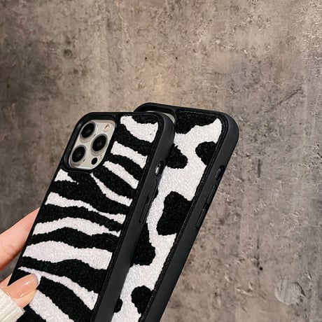牛柄 ゼブラ柄 iphone16/16proカバー  刺繡 アイフォン15Pro/14/13/12カバー  お揃い ファッション  温かい 秋冬グッズM1302