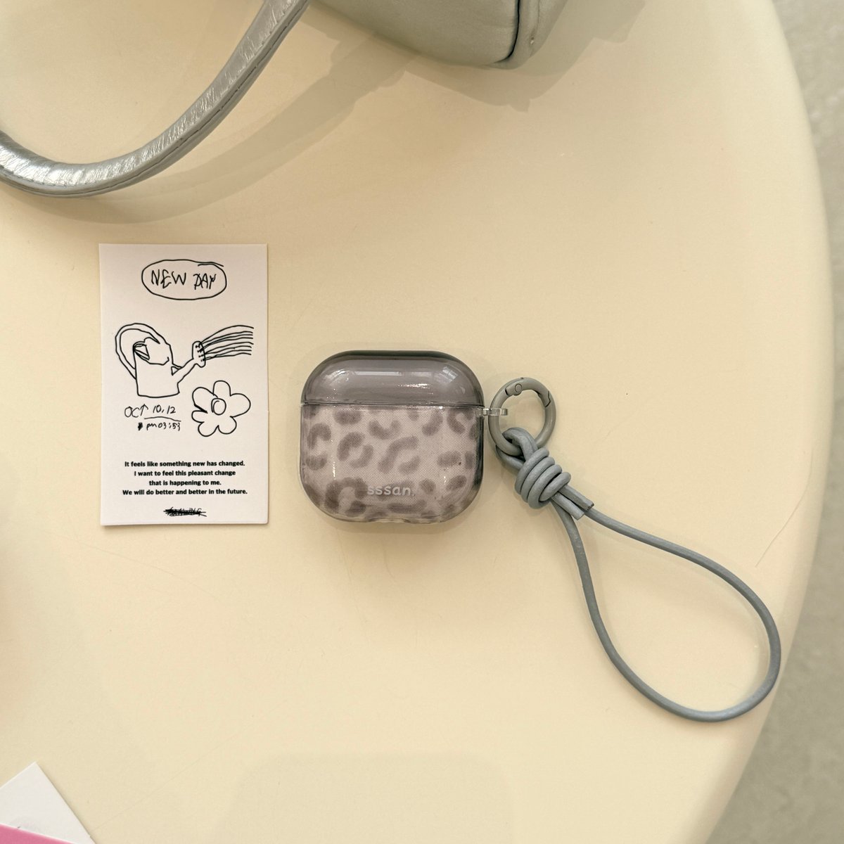 ヒョウ柄 Airpods 4ケース レザーストラップ付 Airpodspro2/pro
