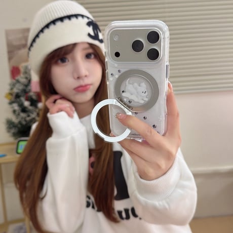 雪で遊ぶ猫と犬 iPhone17Pro/17ケース 360度回転MagSafeリング iPhone17ProMax/16Pro/15ケース 丈夫 スタンド付[M6003]