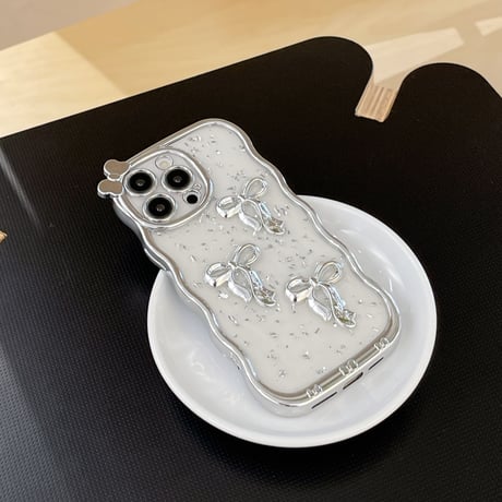 リボン iphone16/16proケース キラキラグリッター iphone15pro/14/13/12/11カバー うねうね 女子力アップ  ガールズに大人気 頑丈[M4906]