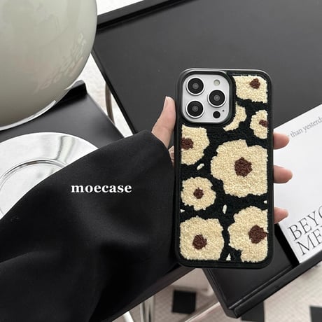 刺繡 花柄 iPhone15/15Proケース 秋冬トレンド iPhone14/13proカバー 高級感 ファッション [M3567]
