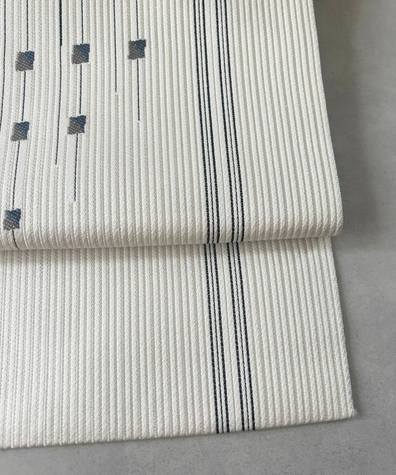 夏用　袋帯　抽象模様　幾何学模様　四角　着物　065w d 幾何学模様入りアイボリー地の名古屋帯 – シンプルモダンな