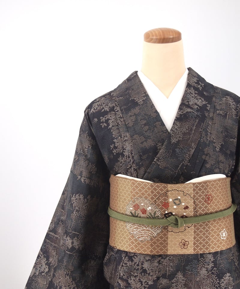 美品】繊細な風景模様 泥染 大島紬 黒 身丈 164cm 裄 67cm[K009 美品】繊細な風景模様 泥染 大島紬 黒 身丈 164cm 裄 67cm[K009