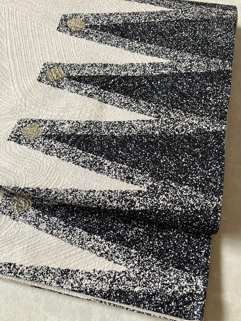 美品 袋帯 グラデーション 幾何学模様 モノトーン幾何学模様袋帯 白 黒 金［F043］ | kimono ulala