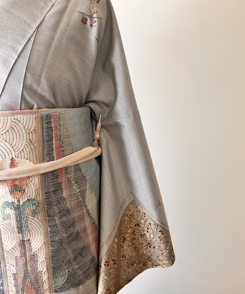 訪問着】白大島紬 グレー×金糸花木刺繍［RA048］ | kimono ulala