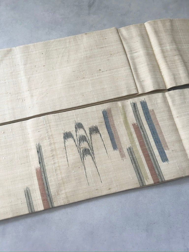 琉球絣 名古屋帯 生成り地×幾何学模様 手織り紬帯［N110］ | kimono ulala