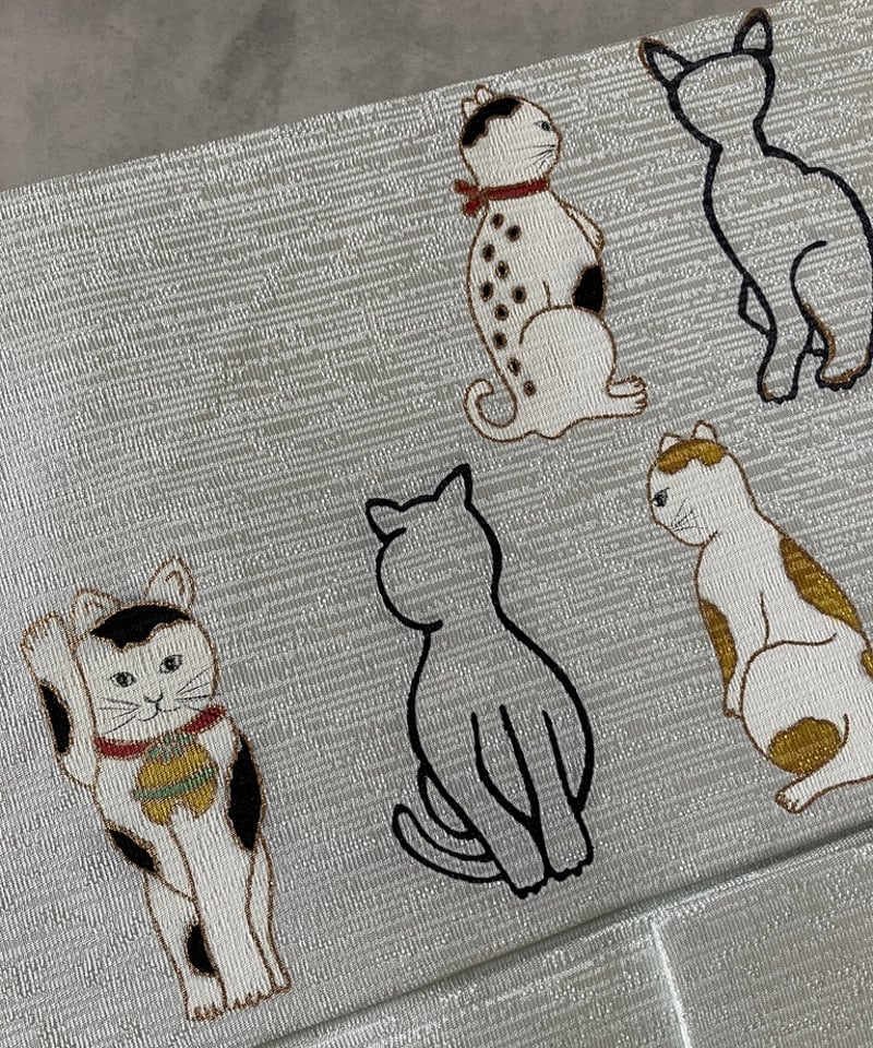 猫柄 名古屋帯 正絹 未使用品 白緑 薄青磁 シルエット猫と三毛猫の