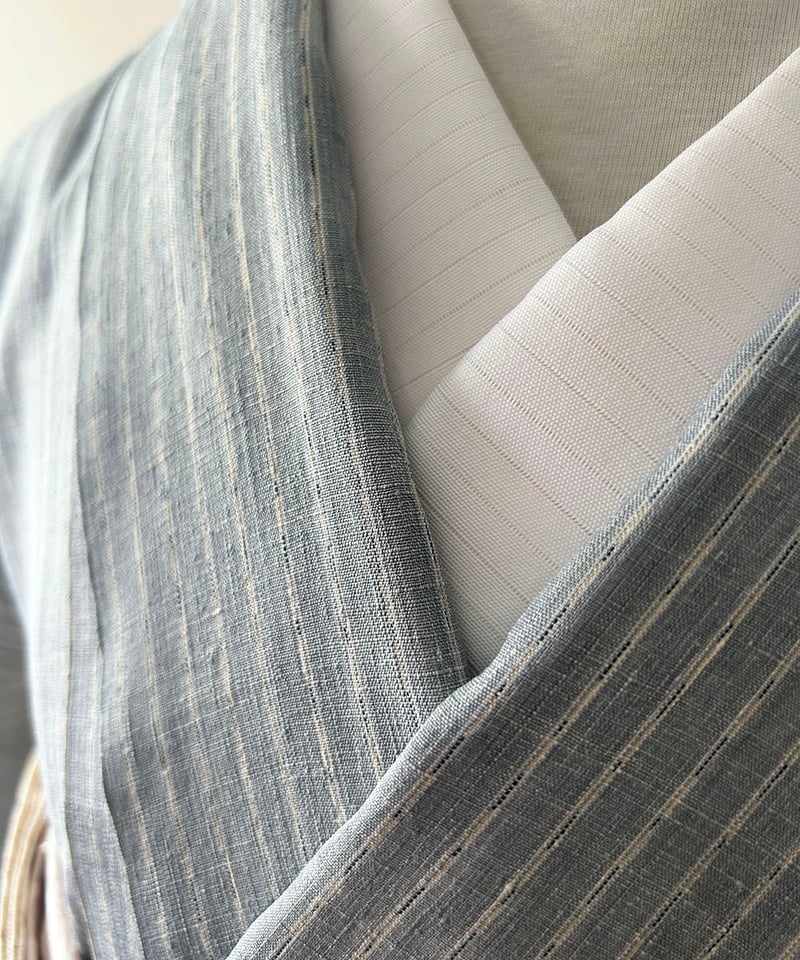 ★ドレッシーな結城縞大島紬‼️単衣　染め柄　ストライプ　ベージュ系　正絹　証紙付 ☆ドレッシーな結城縞大島紬‼️単衣 染め柄 ストライプ ベージュ