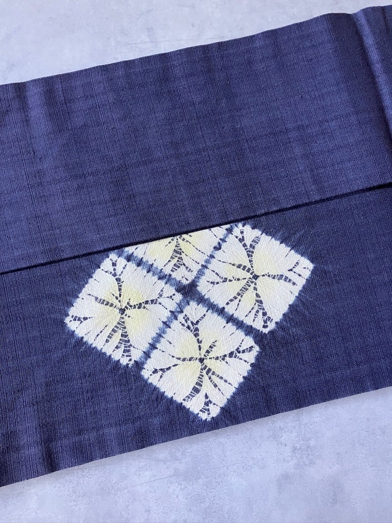美品】泉織物 桐生絞り 名古屋帯 紫藍×白 モダン柄 正絹［N128
