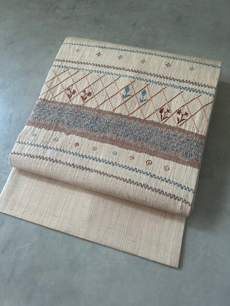 花や幾何学模様の刺繍 名古屋帯 薄ピンク［N113］ | kimono ulala