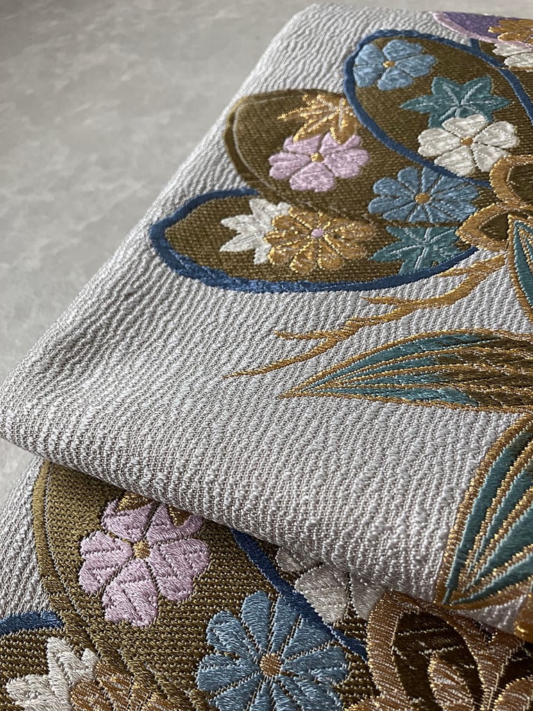 袋帯】 梅花文様 シルバーグレー地に金糸入り フォーマル帯［RO011