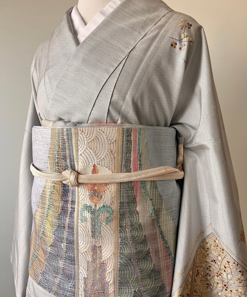 訪問着】白大島紬 グレー×金糸花木刺繍［RA048］ | kimono ulala